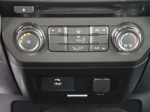 Used 2016 Ford F150 XLT AWD/4WD image 22