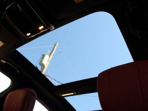 Used 2025 Mercedes-Benz S 580 4MATIC Sedan w/ AMG Line Package image 23