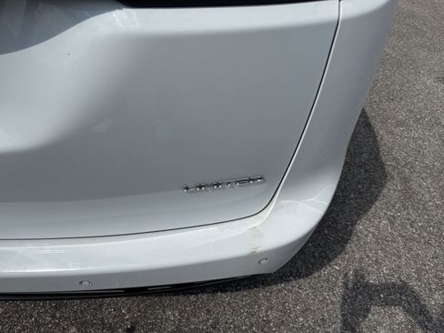 Used 2020 Chrysler Pacifica Limited image 8