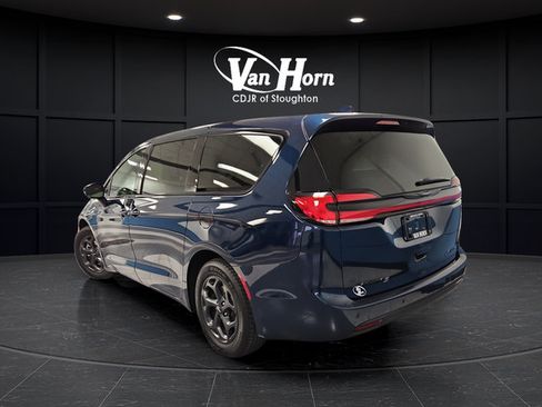 Used 2022 Chrysler Pacifica Touring-L w/ S Appearance Package FWD image 5