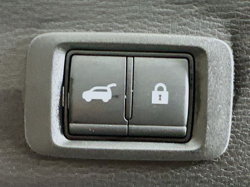 Used 2024 Mitsubishi Outlander SE image 29