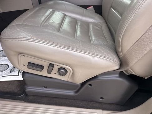 Used 2004 HUMMER H2 w/ Preferred Equipment Group image 27