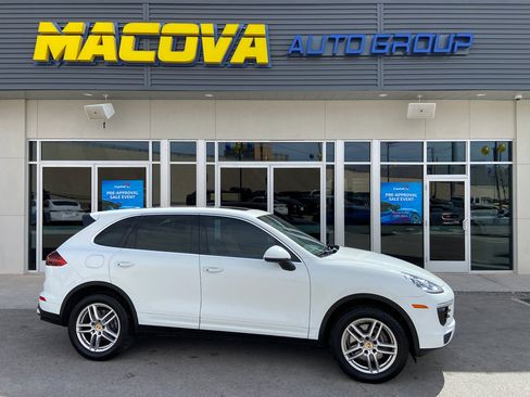 Used 2017 Porsche Cayenne image 1