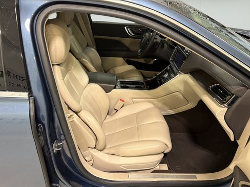 Used 2020 Lincoln Continental w/ Convenience Package FWD image 25