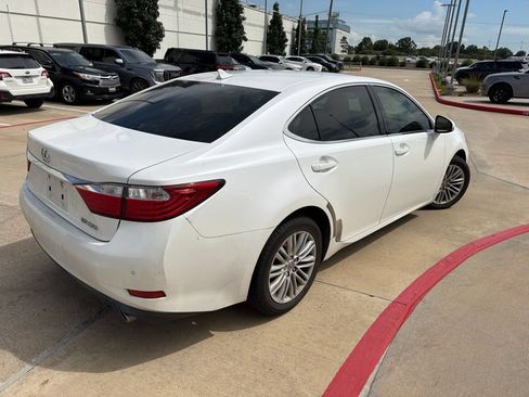 Used 2014 Lexus ES 350 w/ Luxury Package FWD image 3