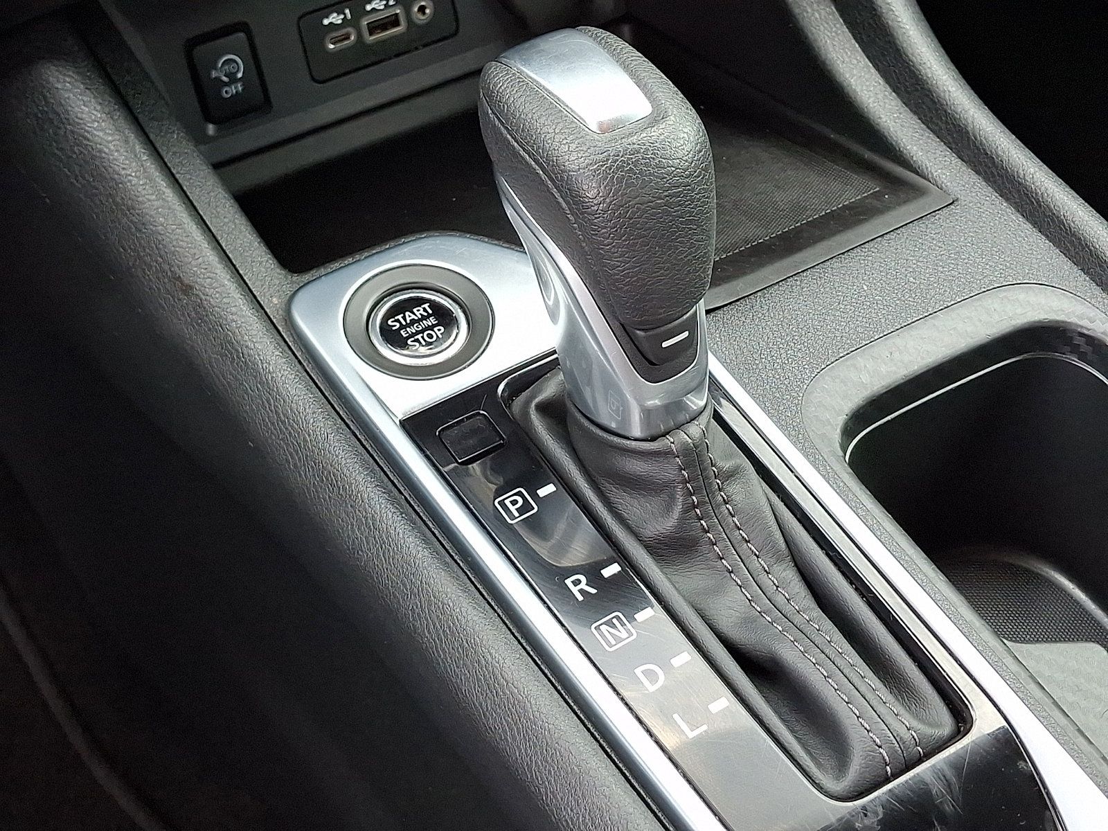 Used 2025 Nissan Sentra SV FWD image 15