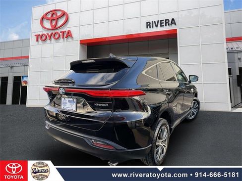 Used 2022 Toyota Venza LE image 6