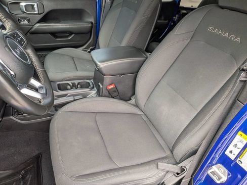 Used 2019 Jeep Wrangler Unlimited Sahara AWD/4WD image 14