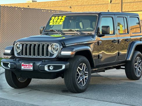 Used 2025 Jeep Wrangler Sahara image 8