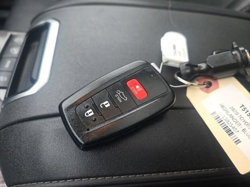 Used 2020 Toyota Highlander Limited AWD/4WD image 30