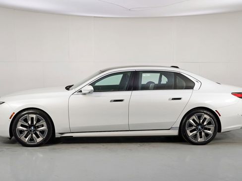 Used 2023 BMW i7 xDrive60 AWD/4WD image 57