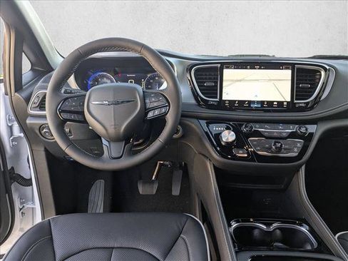 New 2026 Chrysler Pacifica Limited image 16