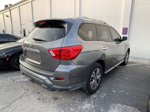 Used 2018 Nissan Pathfinder S FWD image 2