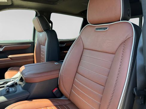 New 2026 GMC Sierra 1500 Denali Ultimate w/ LPO, Black Badging Package AWD/4WD image 17
