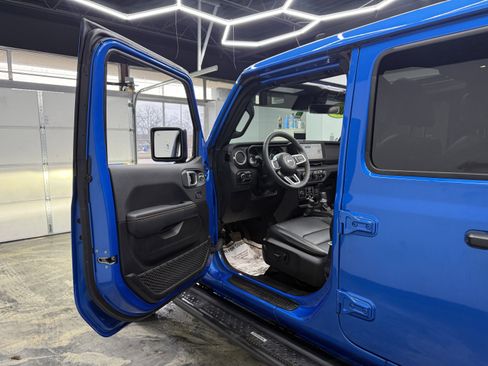 Used 2024 Jeep Wrangler Unlimited Sahara w/ Technology Group image 9