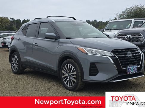 Used 2023 Nissan Kicks SV FWD image 1