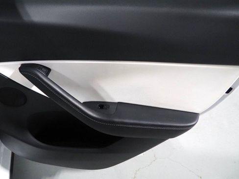 Used 2021 Tesla Model Y Long Range AWD/4WD image 55