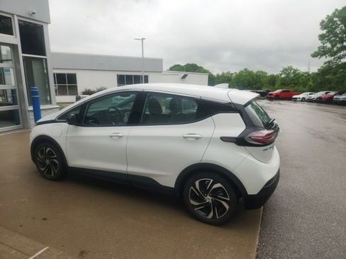 Used 2023 Chevrolet Bolt LT w/ Infotainment Package FWD image 15