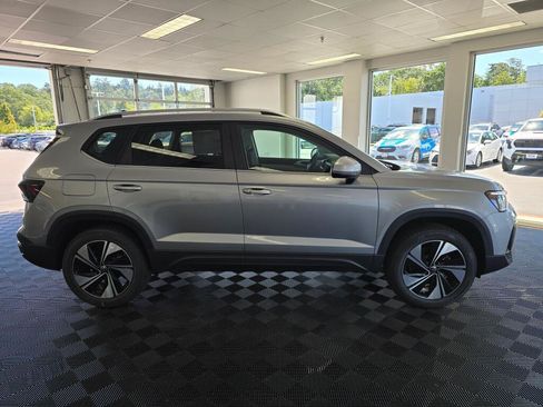 New 2026 Volkswagen Taos SE AWD/4WD image 2