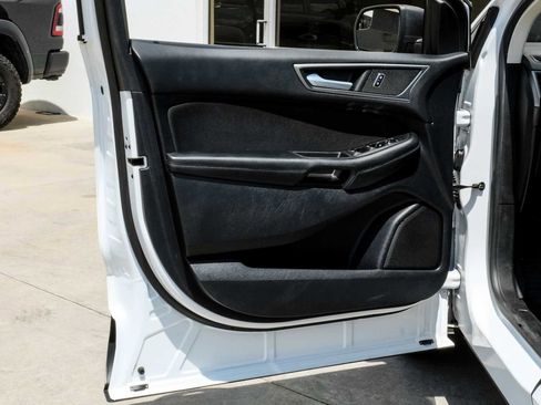 Used 2017 Ford Edge SE image 40