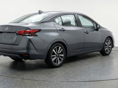 Used 2025 Nissan Versa SV image 9