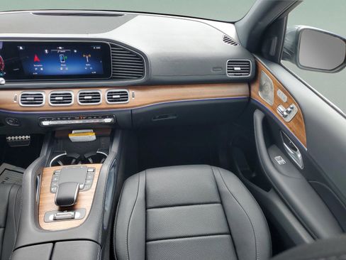 Certified 2025 Mercedes-Benz GLS 450 4MATIC image 17
