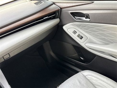 Used 2019 Toyota Avalon Limited image 16