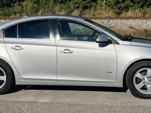 Used 2015 Chevrolet Cruze LT w/ Technology Package image 8