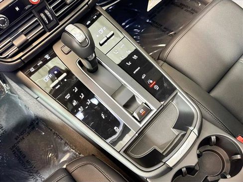 Used 2026 Porsche Macan Turbo AWD/4WD image 18
