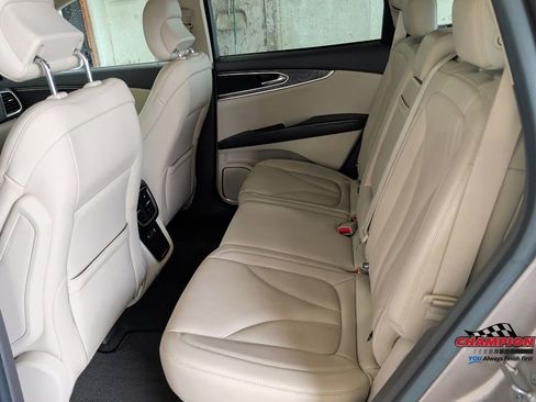 Used 2019 Lincoln Nautilus Select AWD/4WD image 18