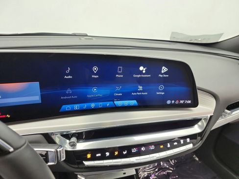 Used 2023 Cadillac Lyriq 2WD image 14