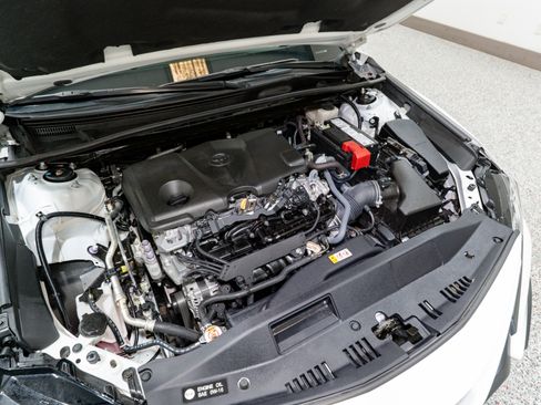 Used 2024 Toyota Camry SE image 30