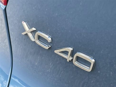 Used 2023 Volvo XC40 B5 Plus w/ Driver Assist Package AWD/4WD image 10