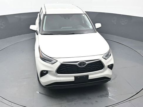 Used 2021 Toyota Highlander LE image 47