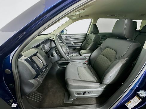 Used 2025 Nissan Pathfinder SV AWD/4WD image 13
