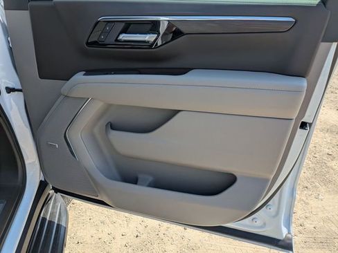 New 2026 Chevrolet Suburban LT w/ Comfort Package AWD/4WD image 38