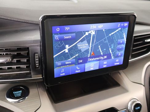 Used 2022 Ford Explorer XLT w/ Equipment Group 202A image 6