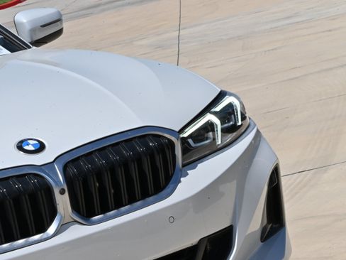 Used 2025 BMW 330i Sedan RWD image 9