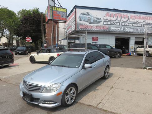Used 2013 Mercedes-Benz C 300 4MATIC Sedan image 2