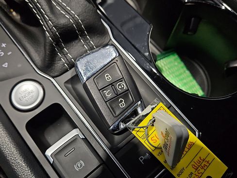 Used 2023 Volkswagen Atlas SE w/ Panoramic Sunroof Package image 23