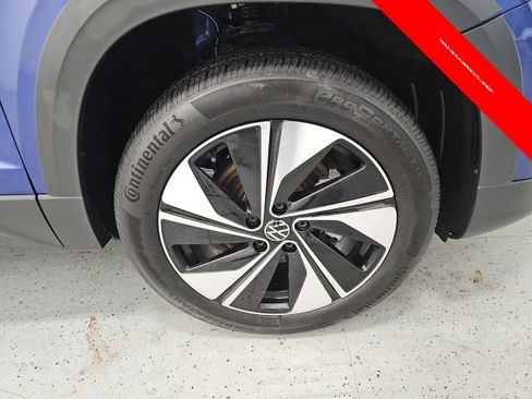 Used 2024 Volkswagen Taos SE AWD/4WD image 8