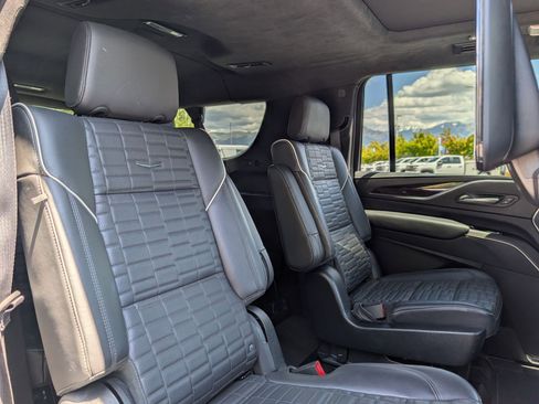 Certified 2023 Cadillac Escalade ESV Sport Platinum AWD/4WD image 29