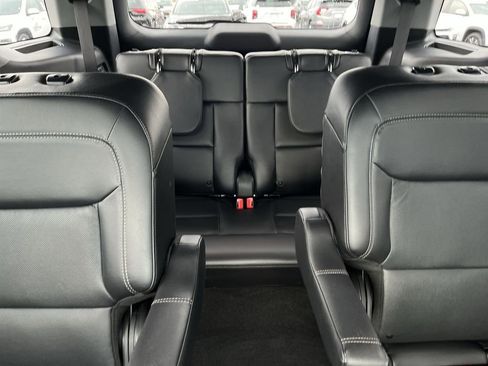 Used 2023 Ford Explorer Limited w/ Equipment Group 301A AWD/4WD image 23