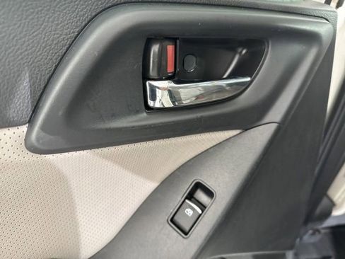 Used 2017 Subaru Forester 2.5i Limited w/ Protection Package #2 image 17