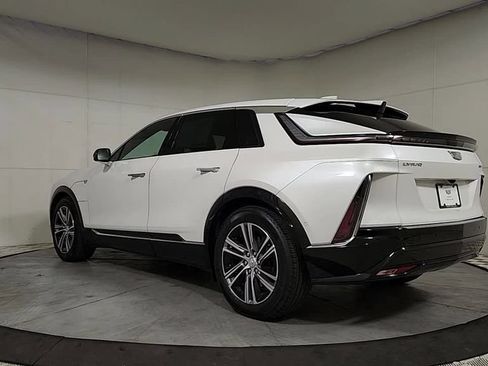 Used 2024 Cadillac Lyriq Luxury w/ LPO, Floor Liner Package RWD image 6