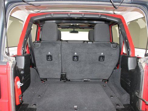 Used 2021 Jeep Wrangler Unlimited Sahara AWD/4WD image 21