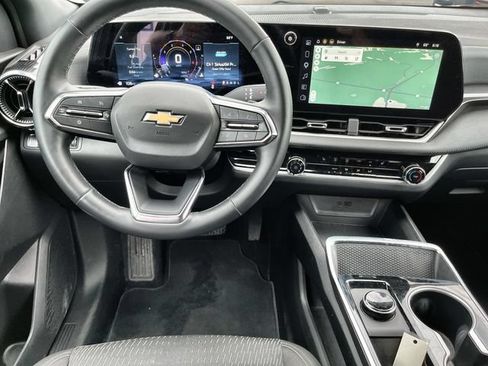 Used 2026 Chevrolet Equinox LT AWD/4WD image 12