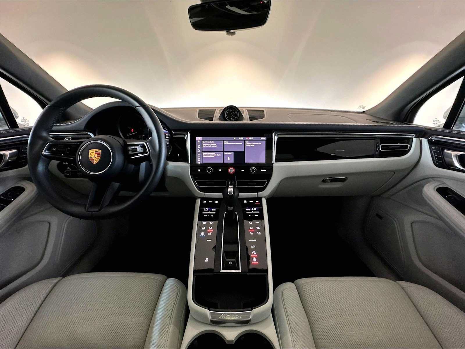 Used 2026 Porsche Macan AWD/4WD image 18
