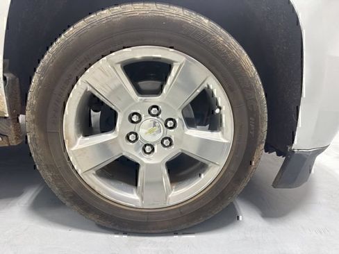 Used 2020 Chevrolet Suburban Premier RWD image 4