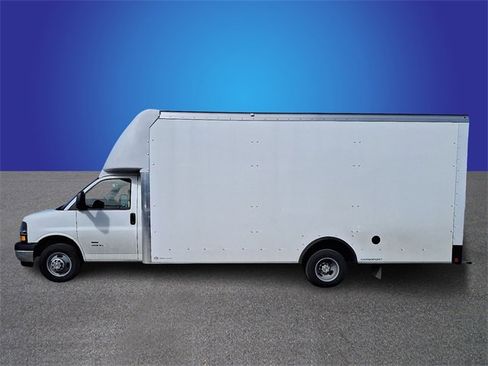 New 2025 Chevrolet Express 4500 Extended w/ Power Convenience Package image 4